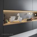 Weißer Raysin Deko Roller dekorativ auf Regal platziert, minimalistisches Wohnambiente